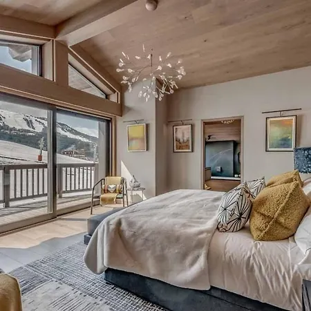 Villa 7br Ski-in Ski-out Chalet In *