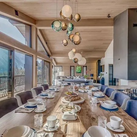 Villa 7br Ski-in Ski-out Chalet In *