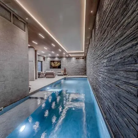 7br Ski-in Ski-out Chalet In Villa Courchevel