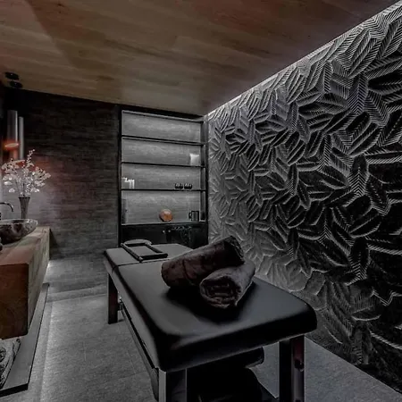 7br Ski-in Ski-out Chalet In *