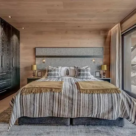 7br Ski-in Ski-out Chalet In Villa